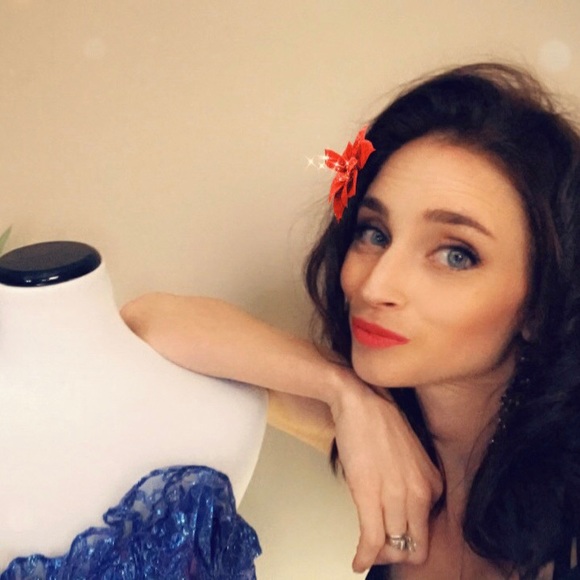 Meet your Posher, Lily Aurora - Picture 2 of 7